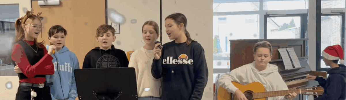 11.12.2025: Weihnachtliche Stimmung mit der AG Talentschmiede