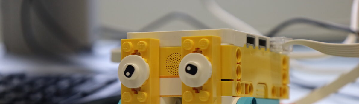 17.11.2023: Robotik – AG durfte die neuen Lego-Spike-Roboter auspacken und einweihen