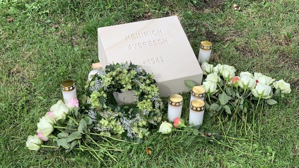 25.09.2023: „Antons Reise in die Vergangenheit“ (AZ) – Gedenkstein für NS-Opfer enthüllt
