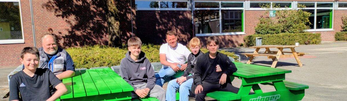 04.05.2026: I+BO beschert dem Schulhof neue Sitzbänke